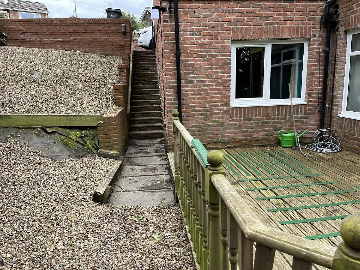 Blaydonburn - Sleeps 4 5 - Parking - Hottub - Yard Apartment 0*, Blaydon-on-Tyne United Kingdom