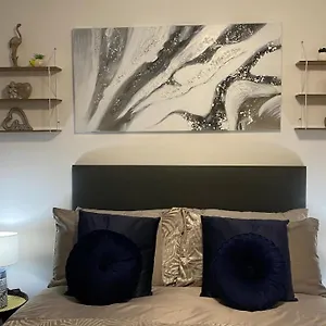 https://bv-homely-studio-fourteen-at-deighton-huddersfield.yorkshirehotels.net