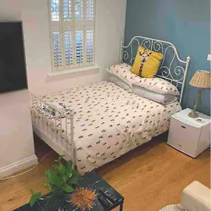 https://stylish-modern-studio-mock-gorgian-house-heart-of.cambridgehotelsuk.com